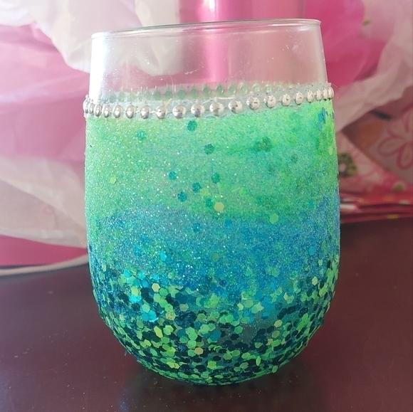 HANDMADE blue and green Glitter Ombré Wine Glass - Picture 7 of 8